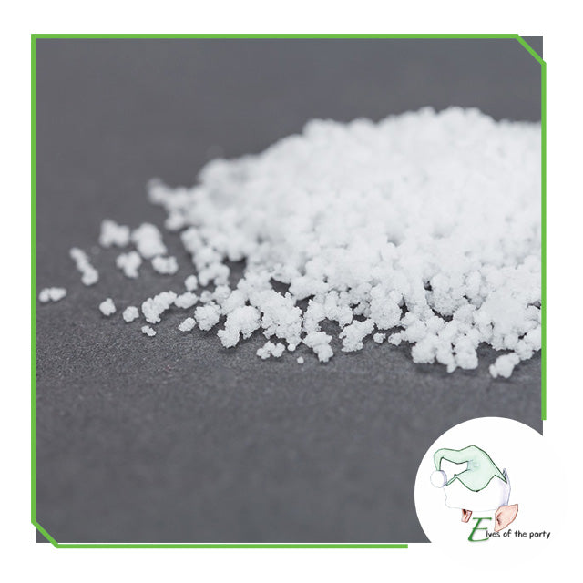 Christmas Decoration : Instant Faux Snow for Christmas Decor or Science experiments